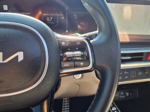 Used 2025 Kia Sorento SX image 17