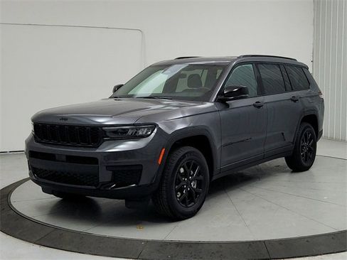 New 2025 Jeep Grand Cherokee L Altitude image 3