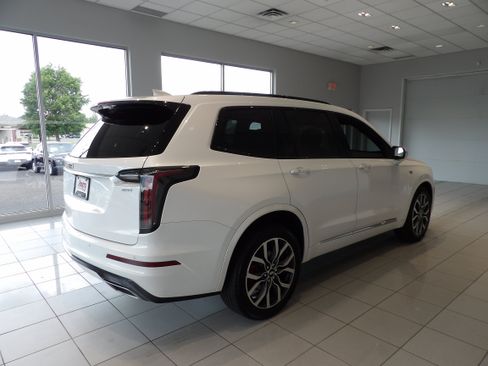 Used 2024 Cadillac XT6 Sport w/ LPO, Floor Liner Package AWD/4WD image 4