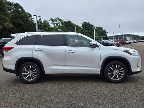 Used 2017 Toyota Highlander XLE AWD/4WD image 7