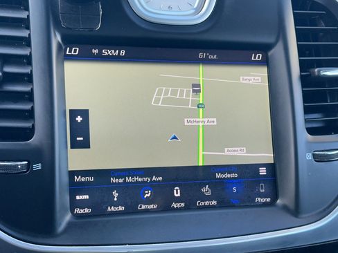 Used 2019 Chrysler 300 Limited RWD image 18