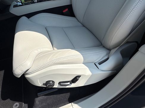 New 2026 Volvo XC90 B6 Ultra w/ Protection Package Premier image 18