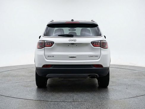 Used 2025 Jeep Compass Limited image 7