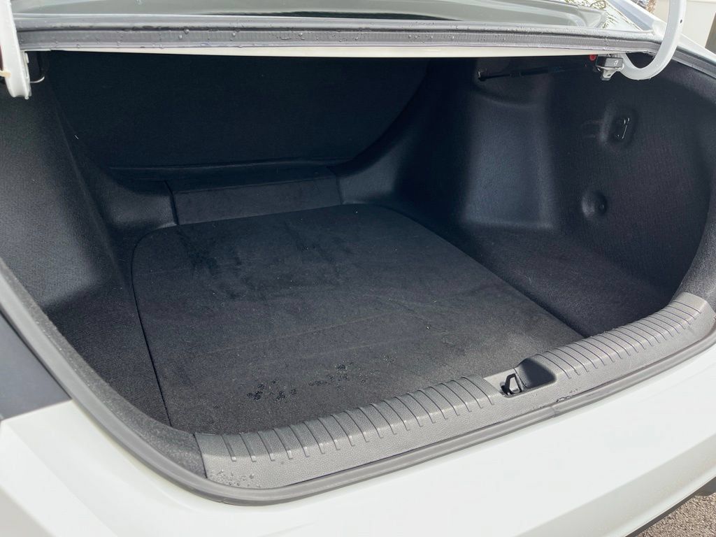 Certified 2025 Honda Accord LX image 9