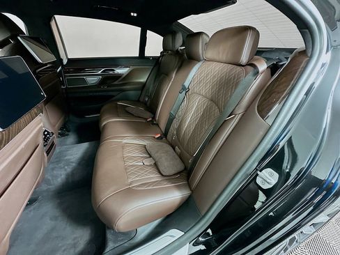 Used 2022 BMW M760i xDrive w/ Luxury Rear Seating Package image 25