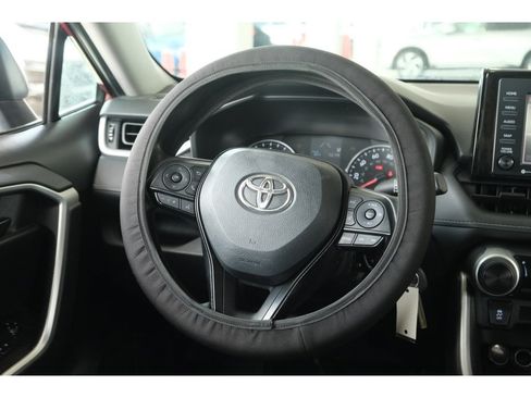 Used 2021 Toyota RAV4 LE AWD/4WD image 17