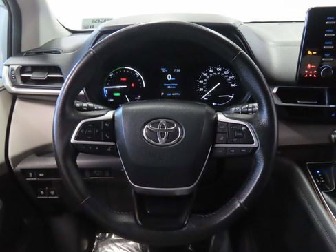 Used 2022 Toyota Sienna XLE FWD image 9