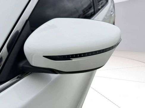 Used 2019 Nissan Rogue SV FWD image 13