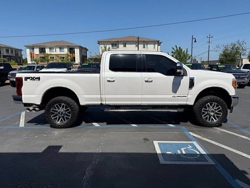 Used 2017 Ford F250 Lariat w/ Lariat Ultimate Package AWD/4WD image 4