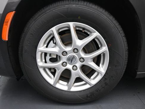 Used 2023 Chrysler Pacifica Touring-L FWD image 14