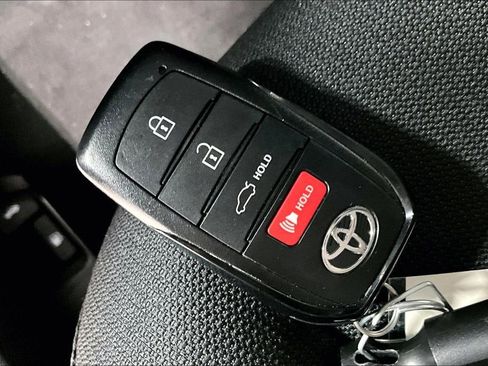 Used 2025 Toyota Corolla SE image 12