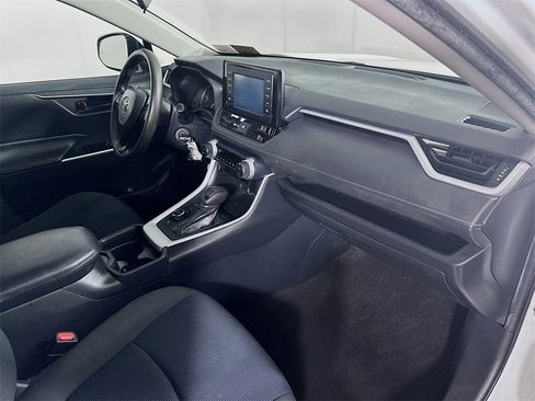 Used 2019 Toyota RAV4 LE image 30