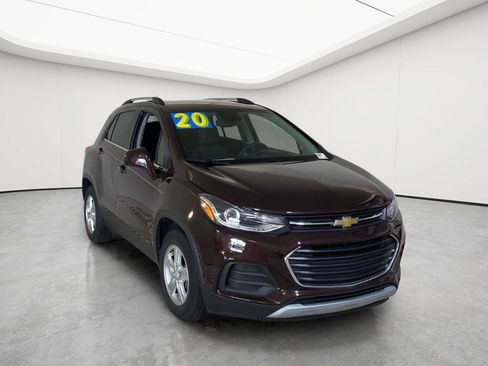 Used 2020 Chevrolet Trax LT w/ LT Convenience Package FWD image 4