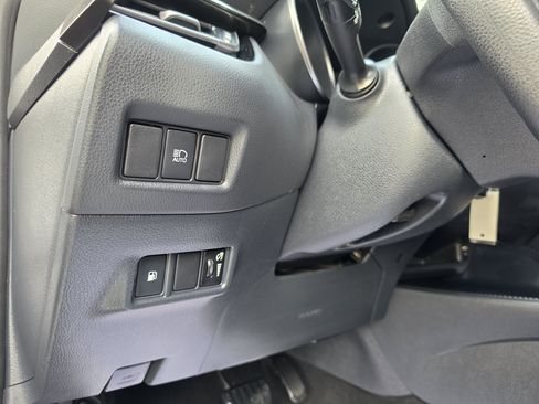 Used 2019 Toyota C-HR LE FWD image 27