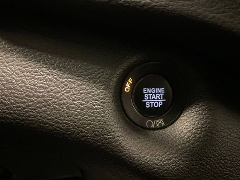 Used 2019 Jeep Cherokee Limited AWD/4WD image 18