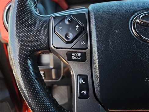 Used 2016 Toyota Tacoma TRD Off-Road w/ Towing Package image 28