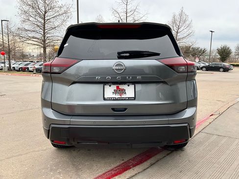 Used 2025 Nissan Rogue SV image 7