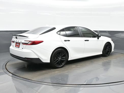 Used 2025 Toyota Camry LE w/ Convenience Package image 6