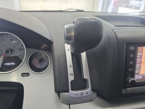Used 2009 Volkswagen Routan SEL Premium FWD image 23
