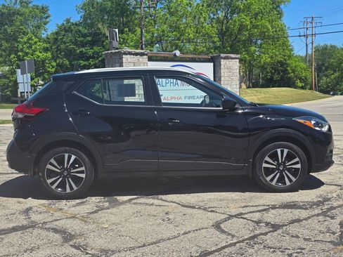 Used 2019 Nissan Kicks SV FWD image 7