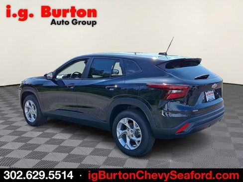 New 2026 Chevrolet Trax LS w/ LS Convenience Package FWD image 3