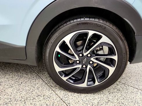 Used 2023 Chevrolet Bolt EUV Premier w/ Sun & Sound Package FWD image 9