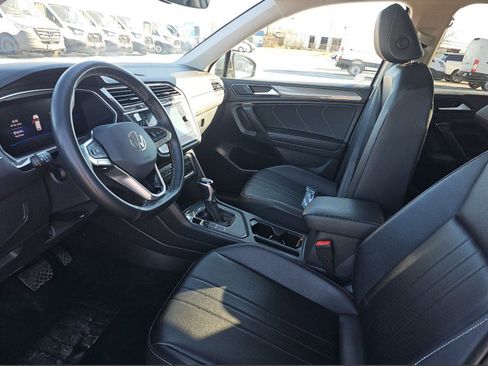Used 2024 Volkswagen Tiguan SE image 11