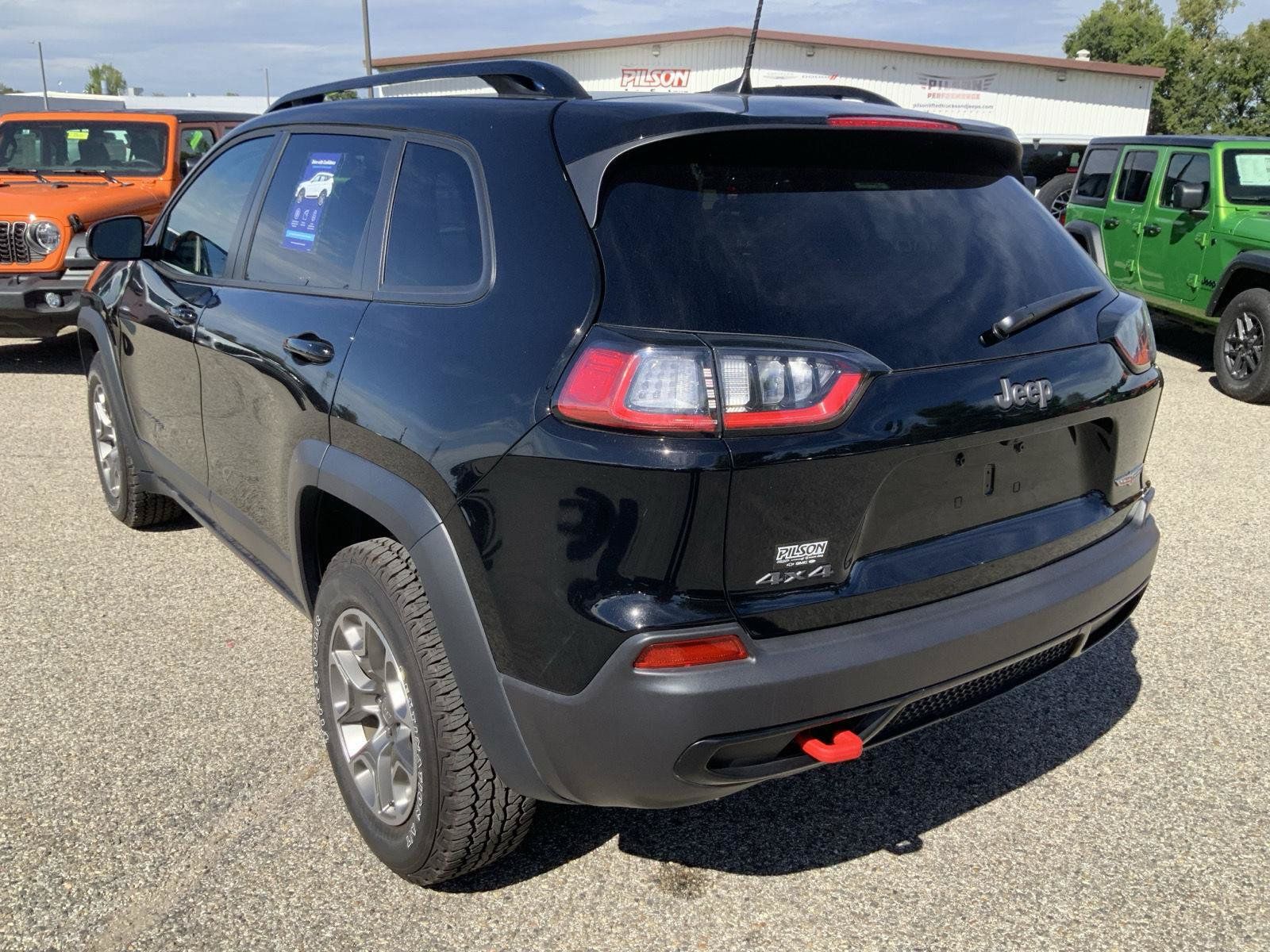 Used 2022 Jeep Cherokee Trailhawk AWD/4WD image 10