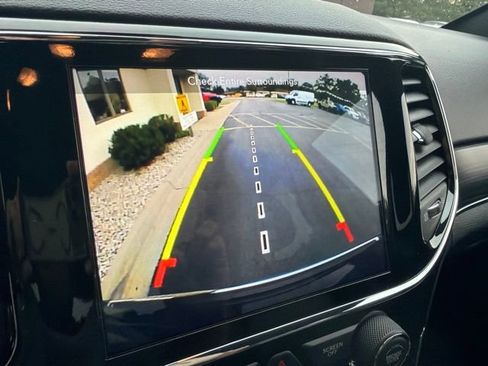 Used 2019 Jeep Grand Cherokee Limited w/ Trailer Tow Group IV AWD/4WD image 27