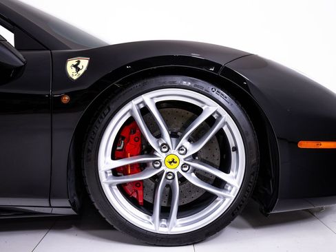 Used 2018 Ferrari 488 Spider RWD image 19