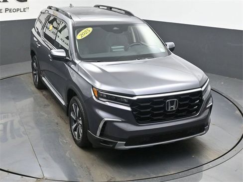 Used 2025 Honda Pilot Touring image 47