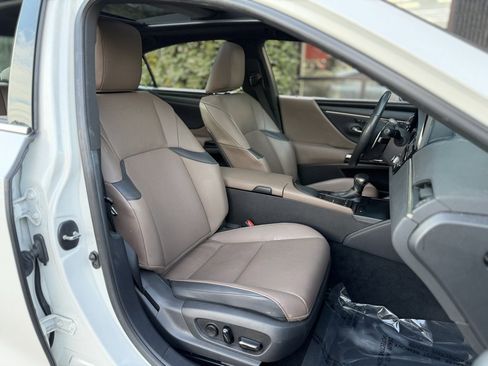 Used 2022 Lexus ES 350 w/ Premium Package image 34