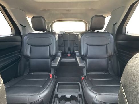 Used 2021 Ford Explorer XLT w/ Equipment Group 202A AWD/4WD image 14