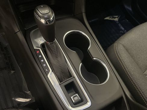 Used 2019 Chevrolet Equinox LT w/ Driver Convenience Package FWD image 9