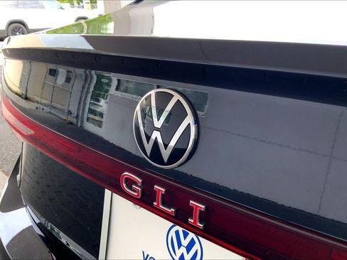 Used 2025 Volkswagen Jetta GLI Autobahn FWD image 31