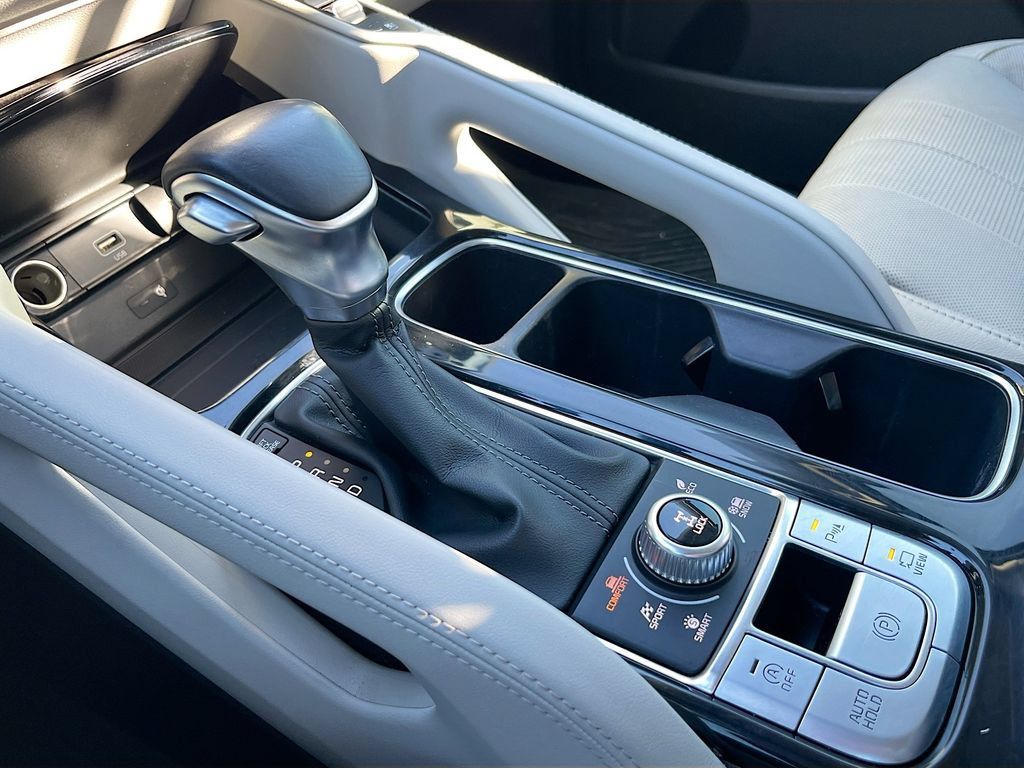 Used 2022 Kia Telluride SX w/ Nightfall Edition Package AWD/4WD image 17