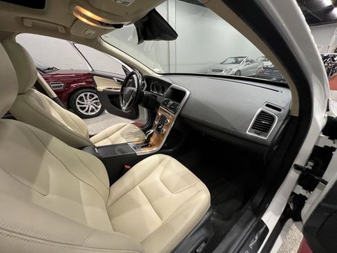 Used 2017 Volvo XC60 T5 Inscription w/ Preferred Option Package image 35