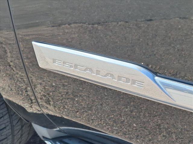 Used 2015 Cadillac Escalade Luxury AWD/4WD image 10