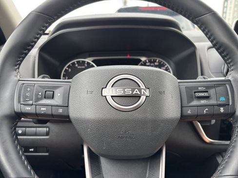 Used 2025 Nissan Rogue SV image 31