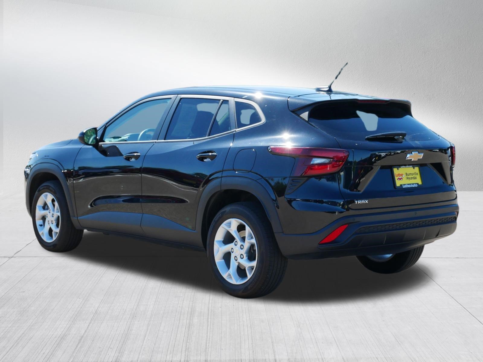 Used 2025 Chevrolet Trax LS w/ LS Convenience Package FWD image 5