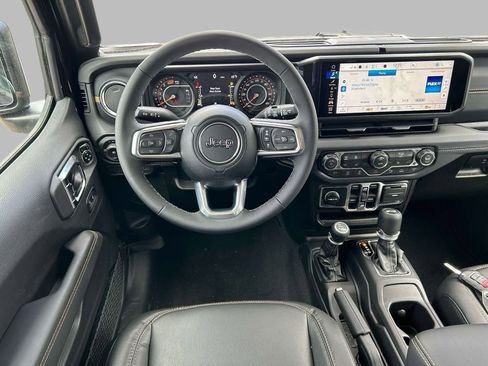 New 2026 Jeep Wrangler Unlimited Sahara AWD/4WD image 4