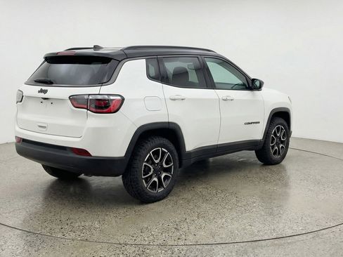 Used 2025 Jeep Compass Trailhawk AWD/4WD image 9
