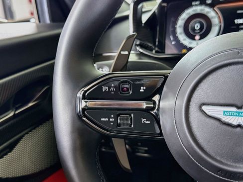 Used 2025 Aston Martin Vanquish RWD image 22