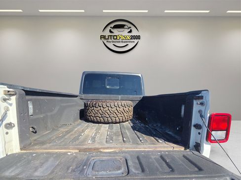 Used 2020 Jeep Gladiator Sport image 16