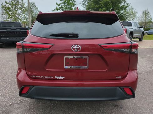 Used 2023 Toyota Highlander XLE image 5