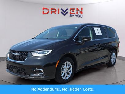 Used 2023 Chrysler Pacifica Touring-L