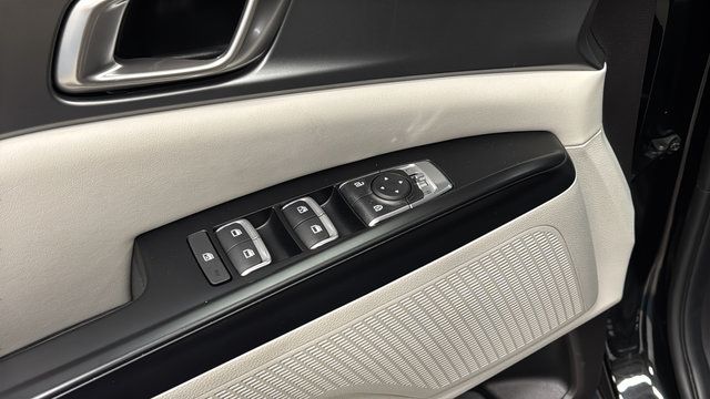 Used 2024 Kia Carnival LX FWD image 21