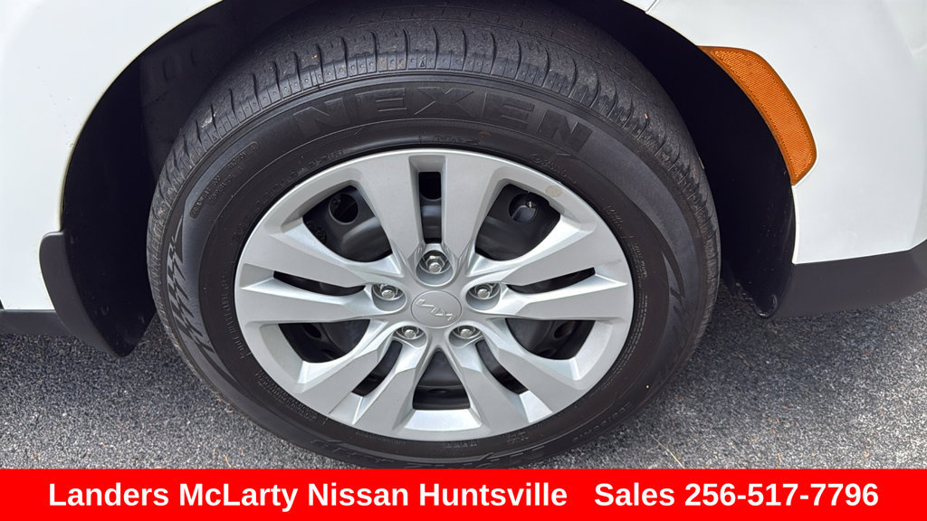 Used 2025 Kia Soul LX FWD image 12