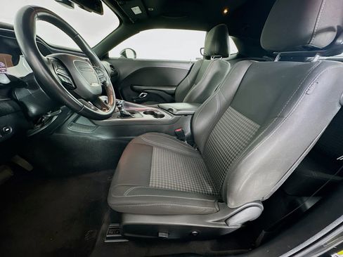 Used 2018 Dodge Challenger SXT image 13
