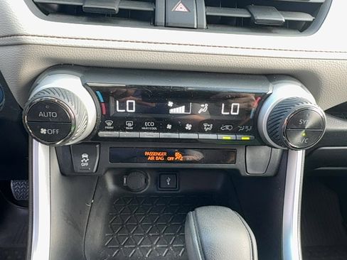 Used 2022 Toyota RAV4 XLE image 28